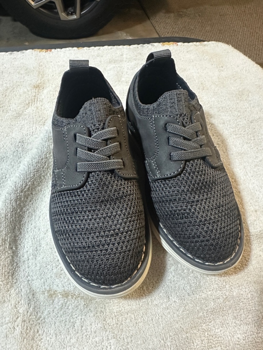 Cat & Jack Boys' Gray Knit Dress Shoes